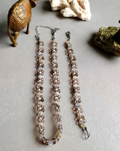Komplet Choker i Bransoletka z Labradorytu, Kwarcu Dymnego i Kamienia Księżycowego - Skowronek Zimowy zdjęcie z góry